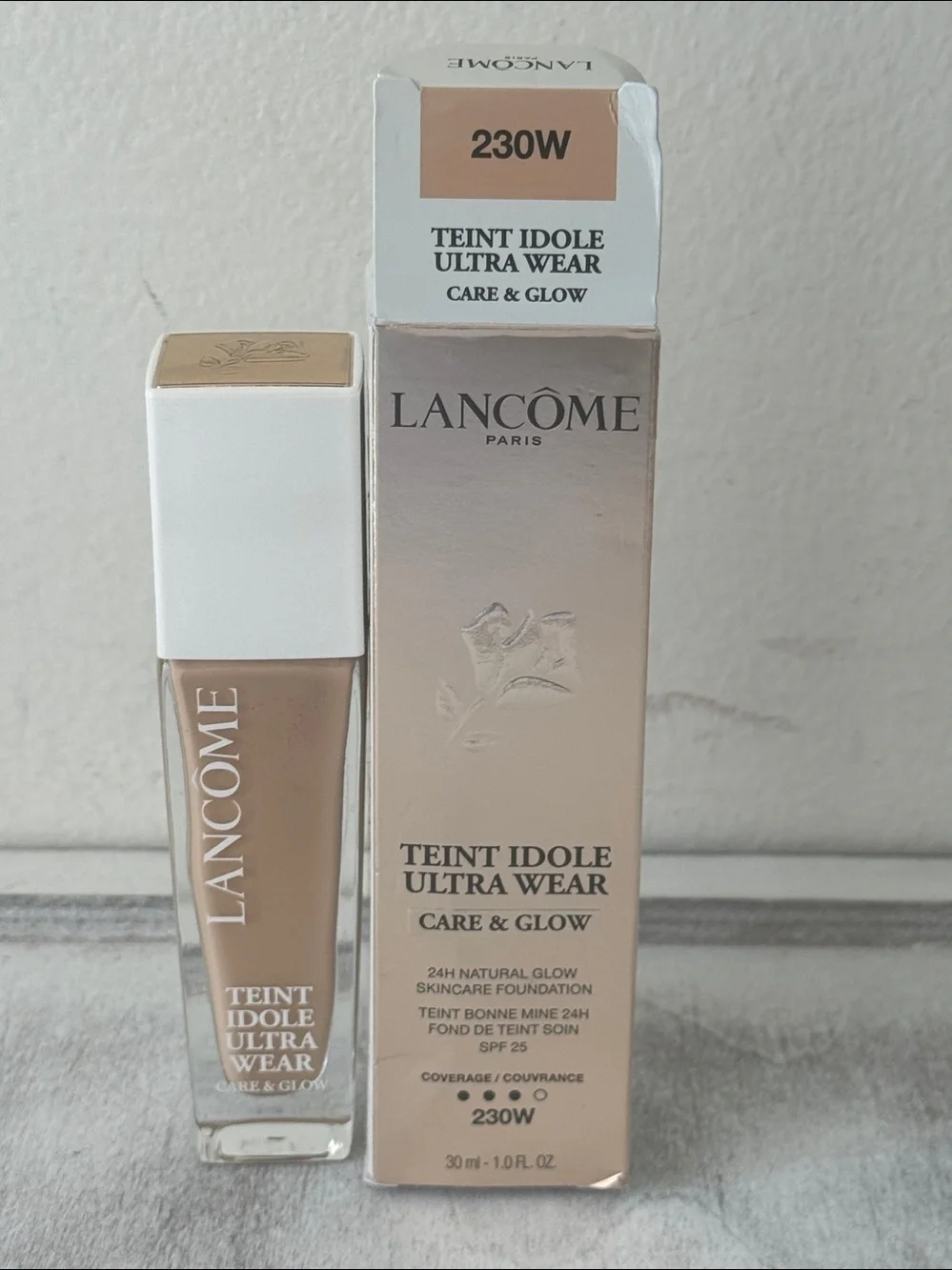 Lancôme 230W Teint Idole Ultra Wear Care & Glow 24H Glow Foundation SPF 25